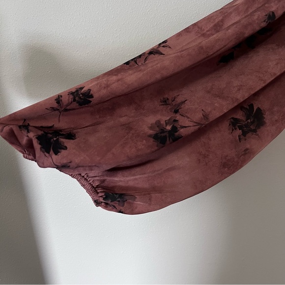 Privy Mauve Floral V-Neck Long Sleeve Blouse Size M NWT! - Picture 4 of 9